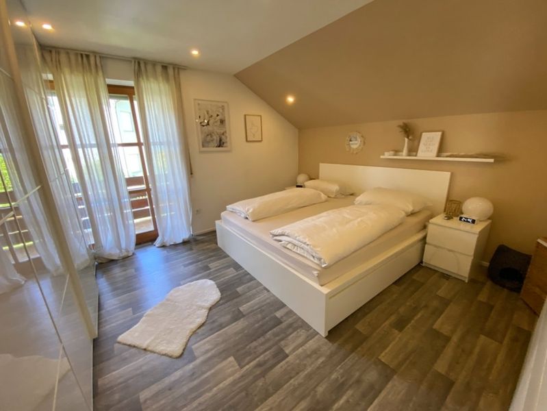 Moderne 4-Zimmer-Wohnung mit Balkon